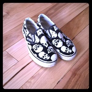 Skull print slip on vans